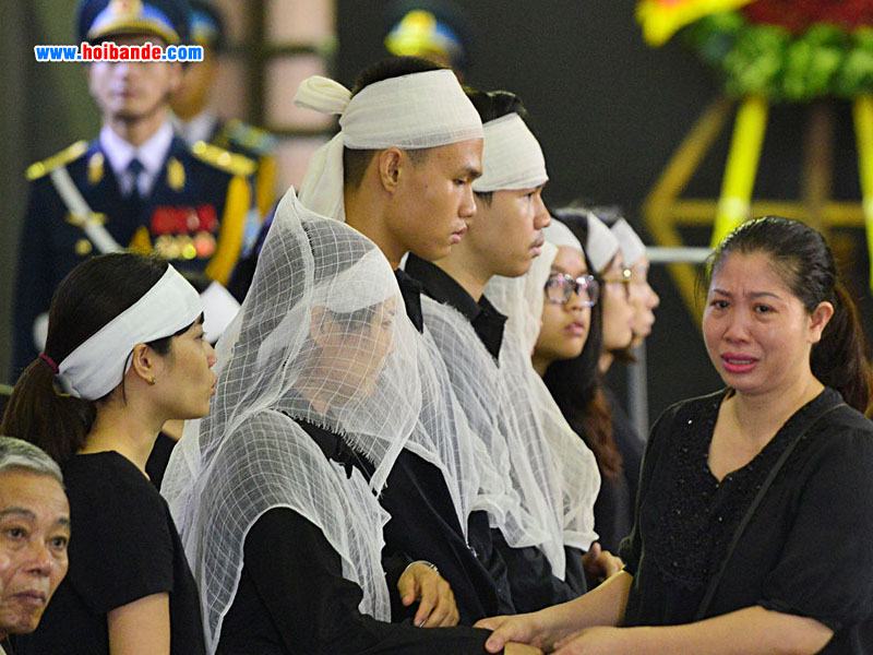 Mơ thấy đám tan người lạ